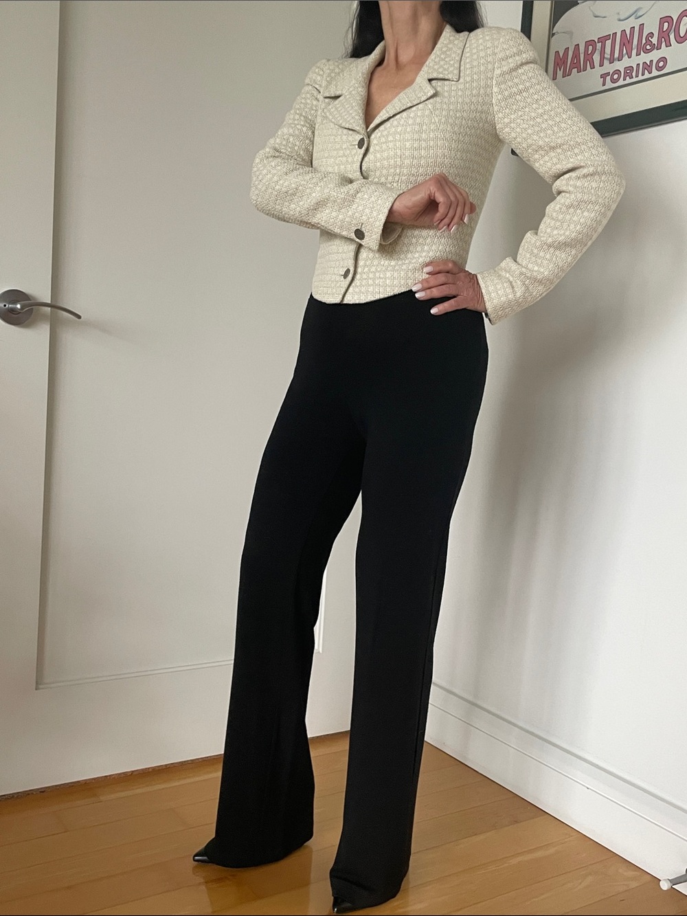 CHANEL Authentic Vintage Cream Tweed Cropped Jacket - Picture 4 of 14